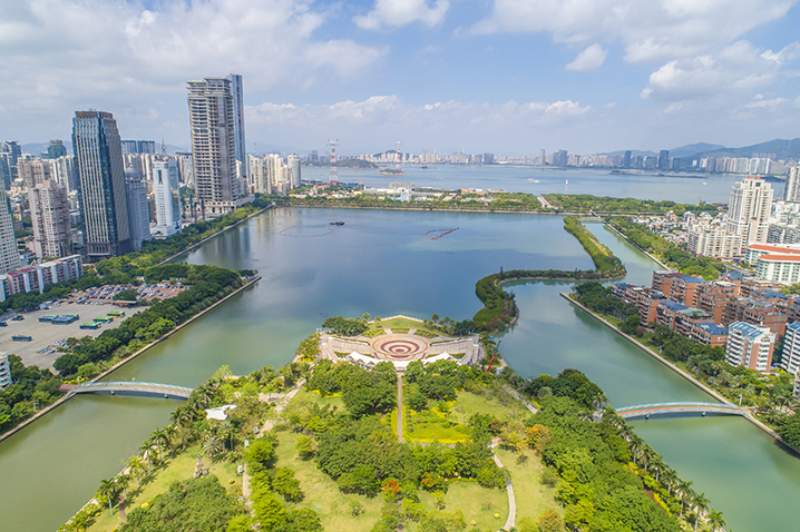 2021年5月15日,厦门,航拍筼筜湖,景色优美。