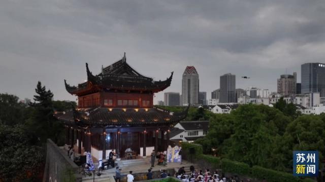 苏州桃花坞发展建设有限公司总经理翟健介绍，对于阊门城楼内外的遗址公