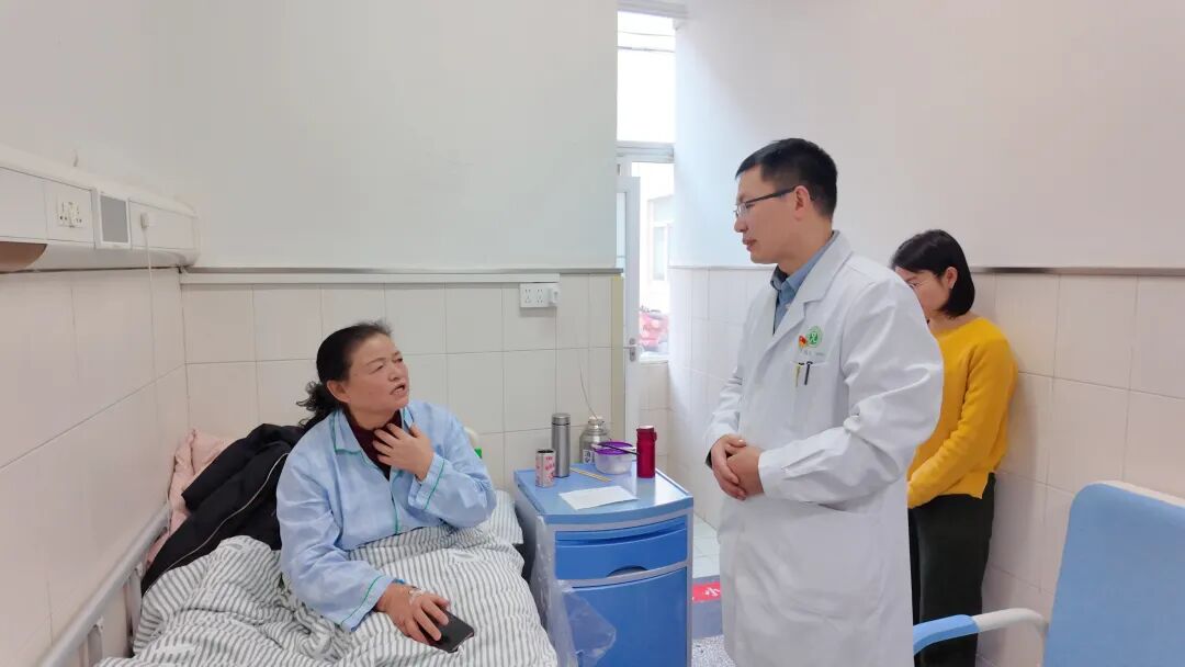 超罕见！女子贪吃柿子吃出巨大胃结石！医生科普：空腹吃柿子，为何会在胃里“长石头”？