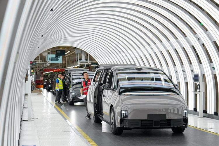 Staff members work at a production base of Chinese carmaker Li Auto in Beijing, capital of China, June 18, 2025. (Xinhua/Ju Huanzong)