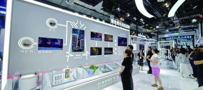 南钢在展会上展示AI赋能钢铁“智造”。南京日报/紫金山新闻记者 徐宁 摄